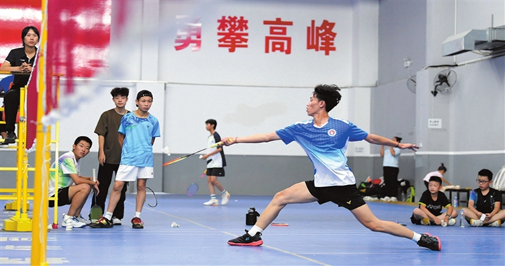臨汾市舉辦“奔跑吧·少年”中小學校園羽毛球比賽